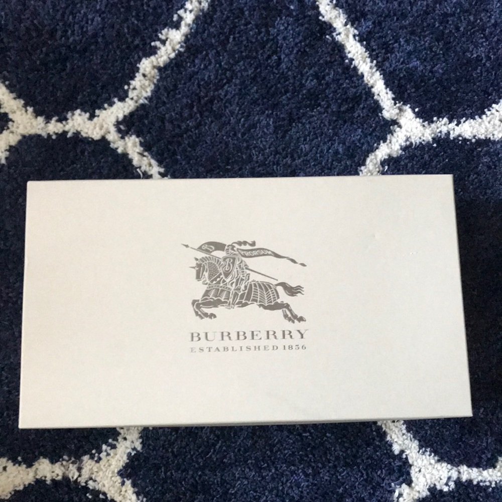 Burberry boots box